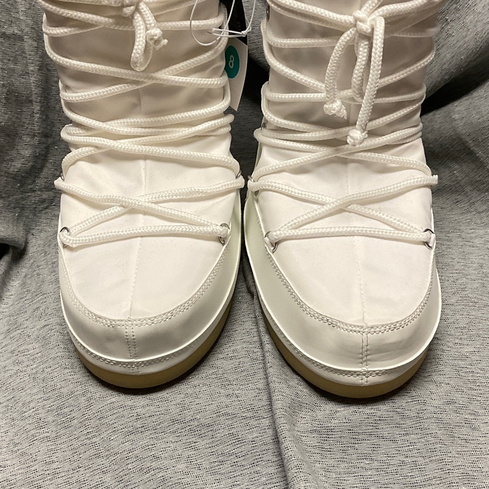 Moon Boot White and Gray Winter Boots - Picture 3 of 10
